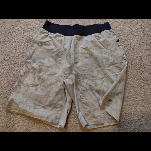 Fabletics 9" Lined Franchise Shorts Solar Fade Medium - Picture 3 of 4